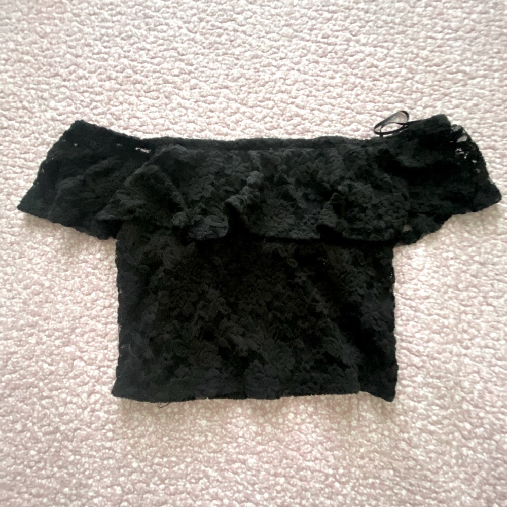 lacy crop top !